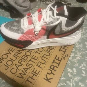 Kyrie 8 men’s basketball shoes